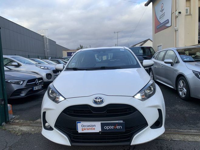 Toyota Yaris IV 116h Dynamic Business 5p   Programme  BLANC de 2022