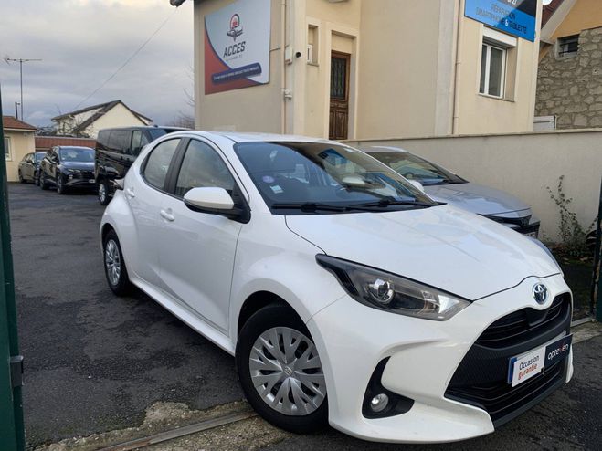 Toyota Yaris IV 116h Dynamic Business 5p   Programme  BLANC de 2022