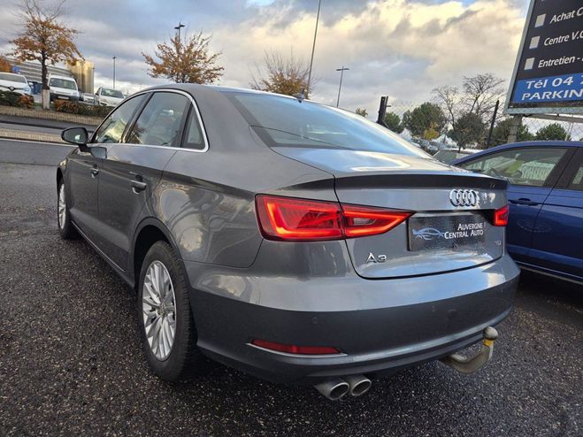 Audi A3 BERLINE 2.0 TDI 150CH FAP AMBIENTE S TRO Gris de 2016