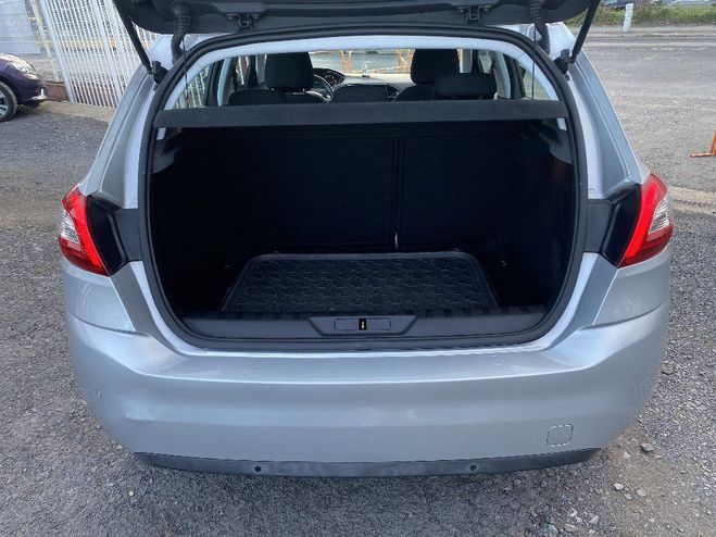 Peugeot 308 1.6 BlueHDi 100ch Active Gris Clair de 2016