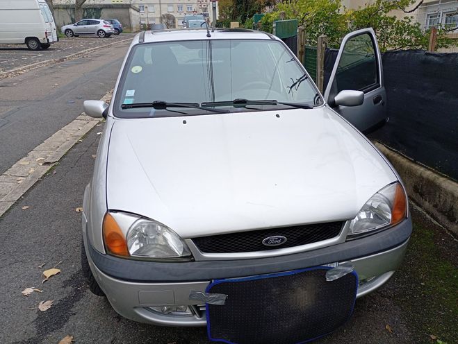 Ford Escort grise Gris  de 2001