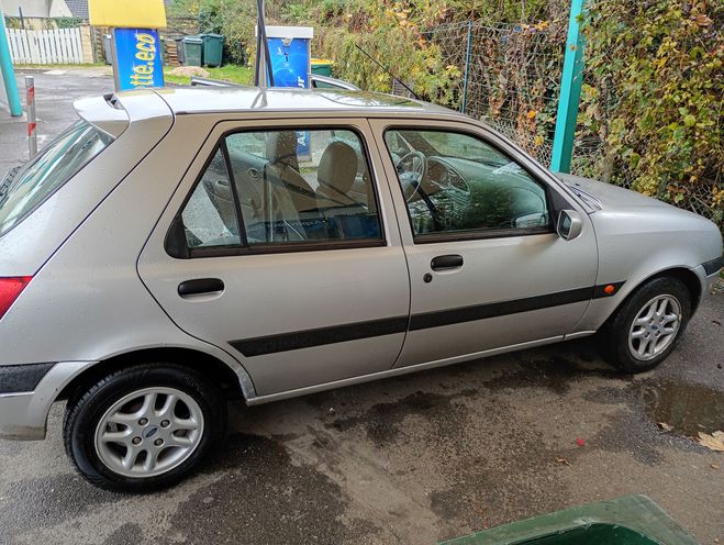 Ford Escort grise Gris  de 2001
