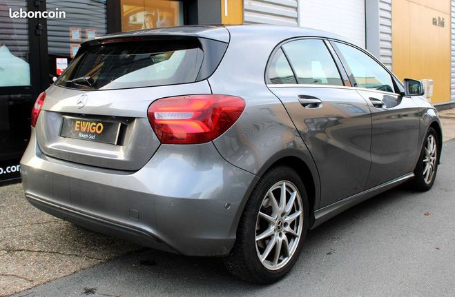 Mercedes Classe A 1.6 180 122 ch inspiration camera de rec Gris de 2017