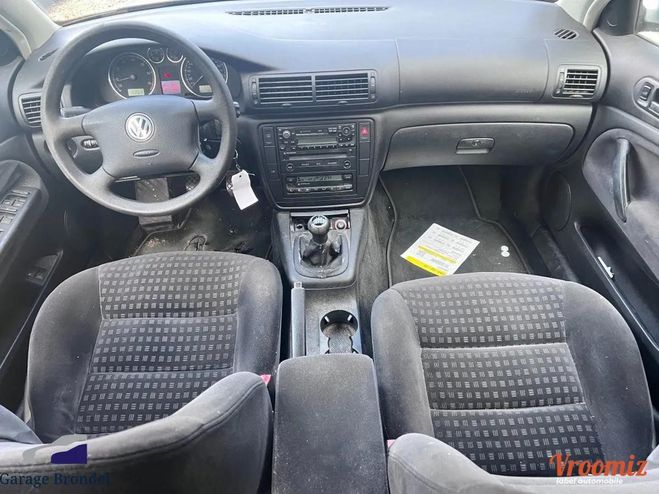 Volkswagen Passat 1.6i 102cv Comfortline 1re Main Gris de 2002