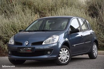  Voir détails -Renault Clio 3 1.2 75ch BERLINE EXPRESSION phase 1 à Mougins (06)