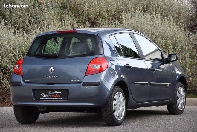 Renault Clio 3 1.2 75ch BERLINE EXPRESSION phase 1 Gris de 2006