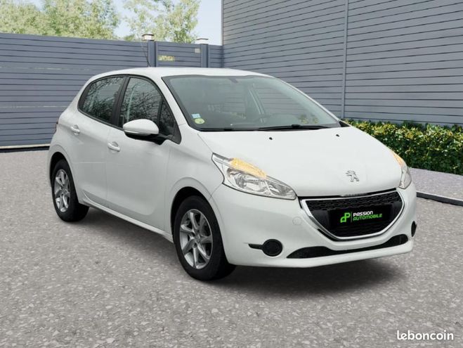 Peugeot 208 1,4L HDI 1ER MAIN Blanc de 2016