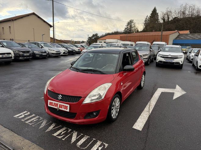 Suzuki Swift III 1.3 DDiS75 So Color 5p ROUGE de 2013