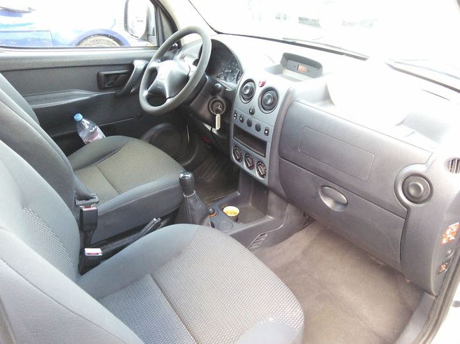 Citroen Berlingo Utilitaire 1.6 HDi Fourgon 75cv DISTRIBU Blanc de 2010