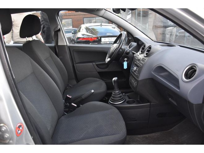 Ford Fiesta 1.6i 100 Ghia GRIS de 2005