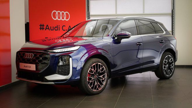 Cliquer pour voir la photo suivante Audi Q3 HYBRIDE e-hybrid 272 ch S tronic 6 S lin BLEU NAVARRE METALLISE de 2025