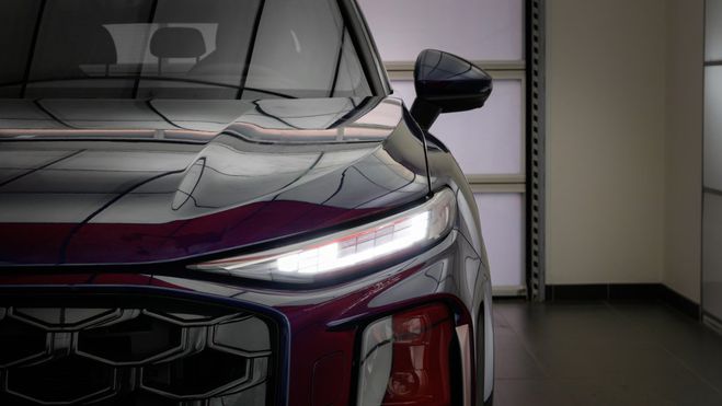 Audi Q3 HYBRIDE e-hybrid 272 ch S tronic 6 S lin BLEU NAVARRE METALLISE de 2025