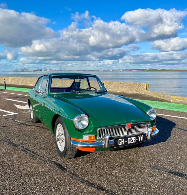 Cliquer pour voir la photo suivante MG MGB GT OVERDRIVE British Racing Green de 1967