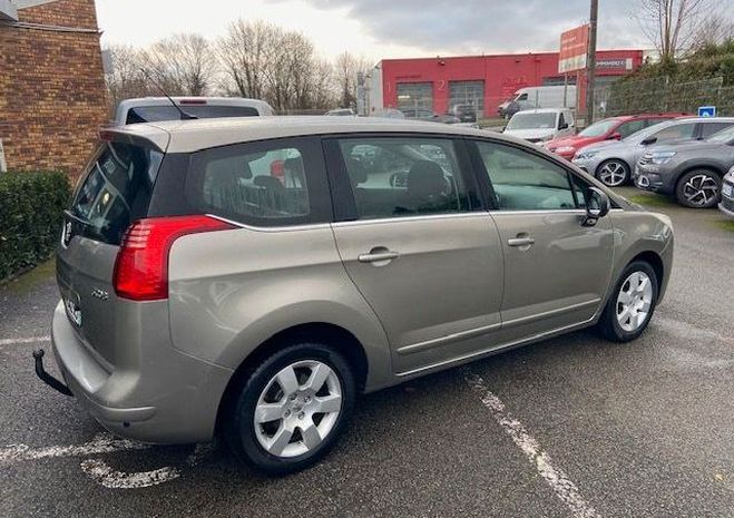 Peugeot 5008 Pack Active 1.6 L HDI 112 cv 7 places  de 2011