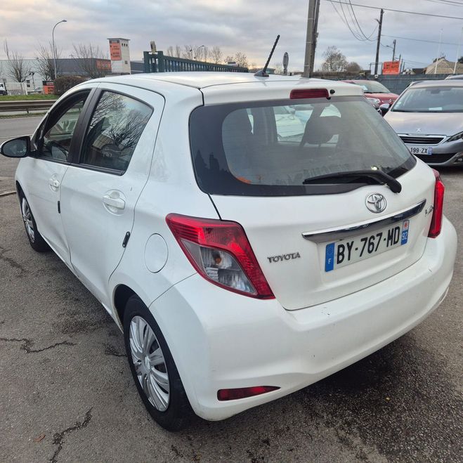 Toyota Yaris III 100 VVT-I DYNAMIC 5P GPS BELLE Blanc de 2011