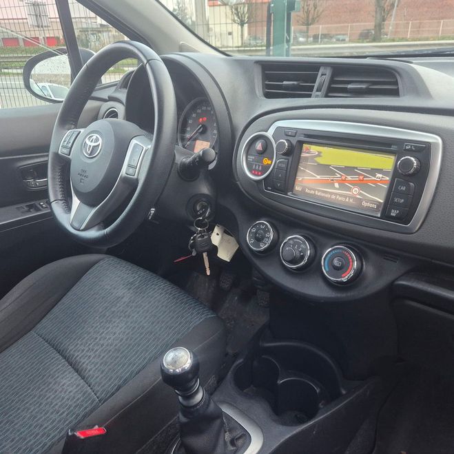 Toyota Yaris III 100 VVT-I DYNAMIC 5P GPS BELLE Blanc de 2011