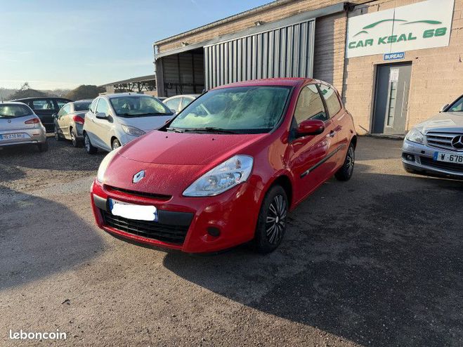 Renault Clio III 1.2 16V 75CH ACCESS 3P Rouge de 2010