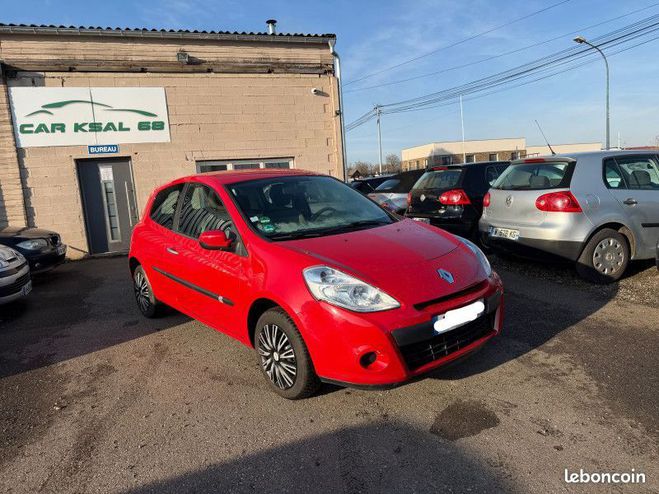 Renault Clio III 1.2 16V 75CH ACCESS 3P Rouge de 2010