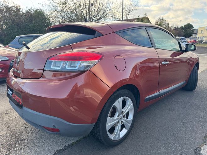 Renault Megane 1.9 DCi 130CH FAP Dynamique eco� Orange de 2010