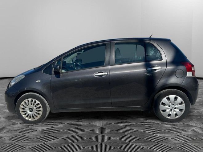 Toyota Yaris 1.3 - 100 VVT-i - Stop & Start II PHASE  GRIS de 2010