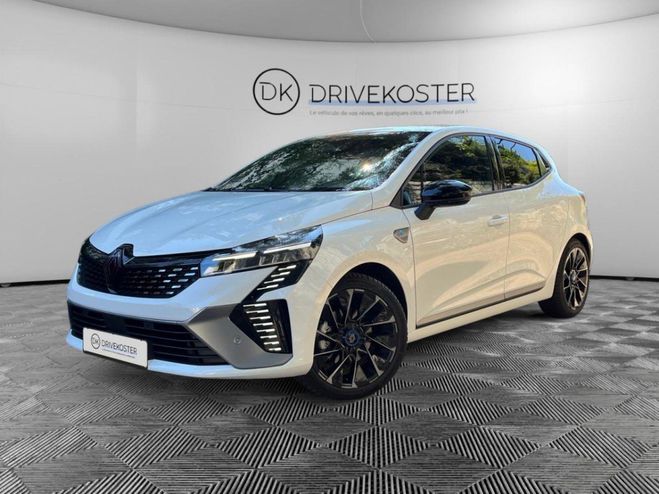 Cliquer pour voir la photo suivante Renault Clio 1.6 E-Tech Hybride - 145 - BVA multi-mod BLANC de 2024