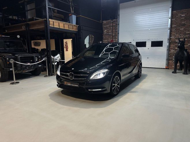 Cliquer pour voir la photo suivante Mercedes Classe B 200 Sensation Noir de 2014