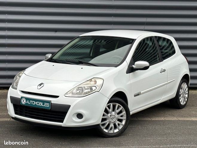 Cliquer pour voir la photo suivante Renault Clio III 3 1.2 16V 75CH 124800Km ÉDITON COLLE Blanc de 2014
