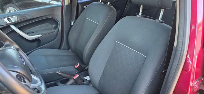 Ford Fiesta 142.000kms 1.25i 82CH TREND 2012 GPS CAM violet de 2012