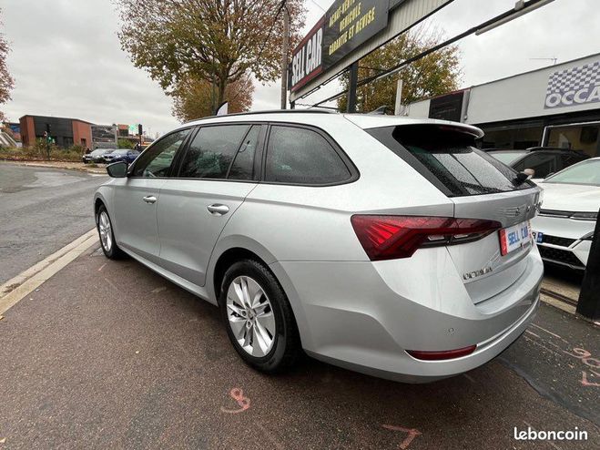 Skoda Octavia Combi 2.0 tdi 150 BUSINESS DSG7 Gris de 2021