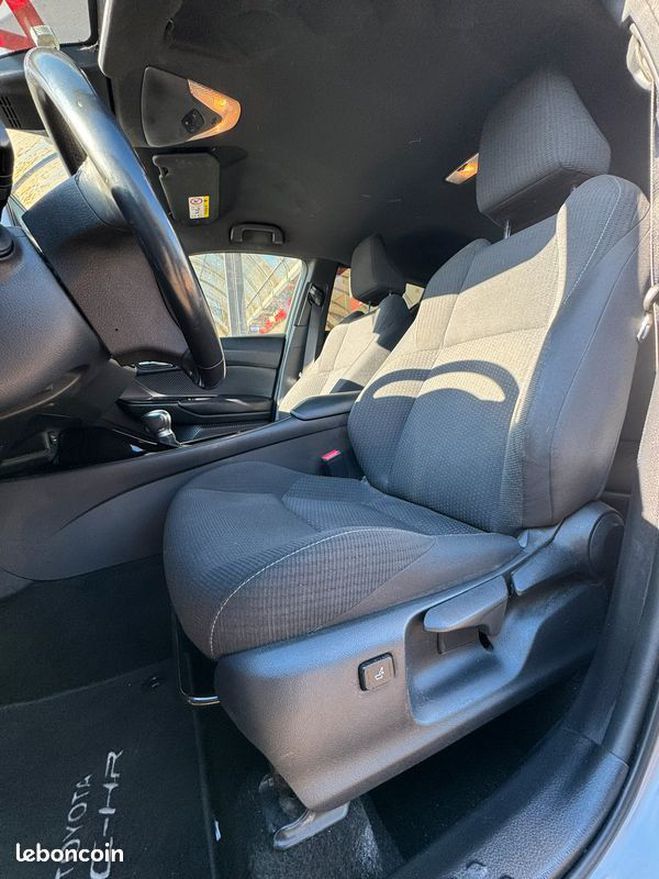 Toyota C HR 122h Edition 2WD E-CVT Gris de 2018