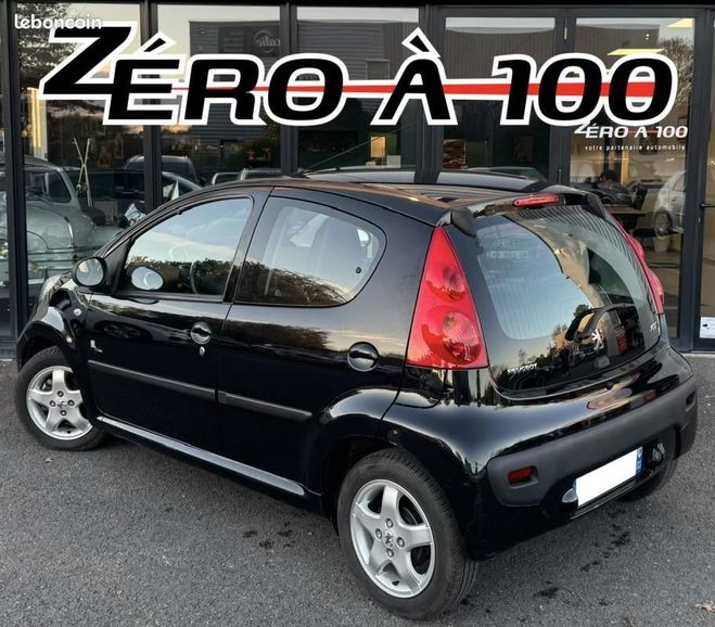 Peugeot 107 Phase 2 1.0i BLACK & SILVER 2-TRONIC 5P  Noir de 2010