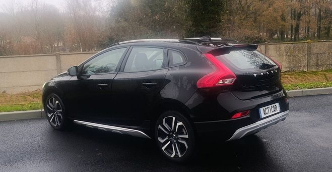 Volvo V40 II CROSS COUNTRY 2.0 D2 120 MOMENTUM BV6 Noir Mtallis de 2017