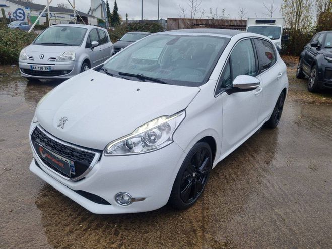 Peugeot 208 1.6 e-HDi FAP Allure BMP6 5p BLANC de 2013