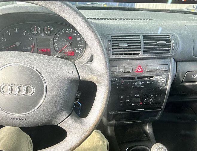 Audi A3 1.6 100CH AMBIENTE 5P Gris de 2001