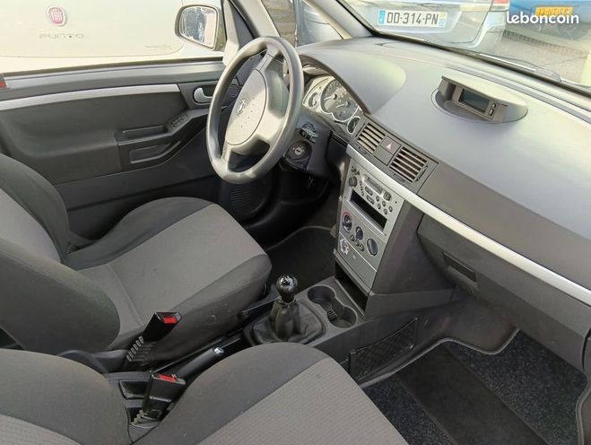 Opel Meriva Beau 1.6i pack 2004 tbe ct ok revise Gris de 2003