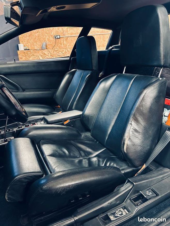 Ferrari Testarossa Entretien  jour Historique complet et l Rouge de 1986