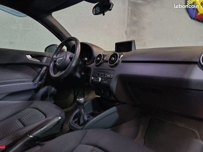 Audi A1 1.6 Tdi 105cv Attraction Carnet avec sui Autre de 2011
