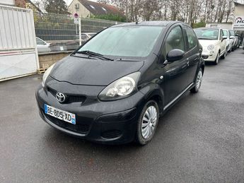  Voir détails -Toyota Aygo 1.0 VVT-i 68 Connect à Villeneuve-Saint-Georges (94)
