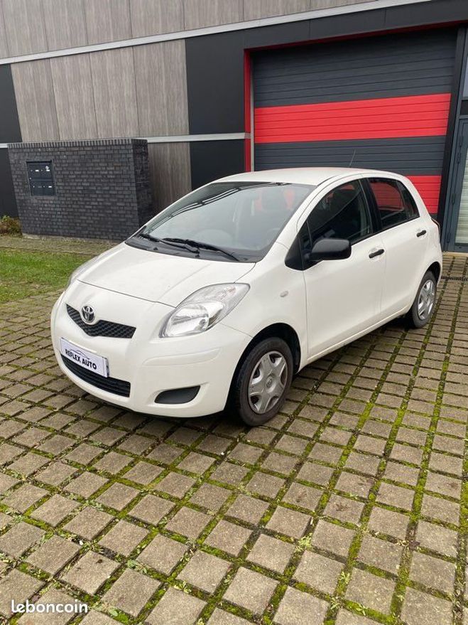 Toyota Yaris 1.0i 4cv 128000kms Blanc de 2011