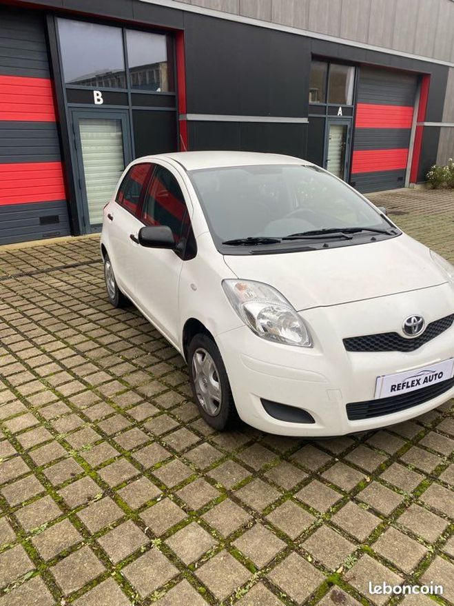 Toyota Yaris 1.0i 4cv 128000kms Blanc de 2011