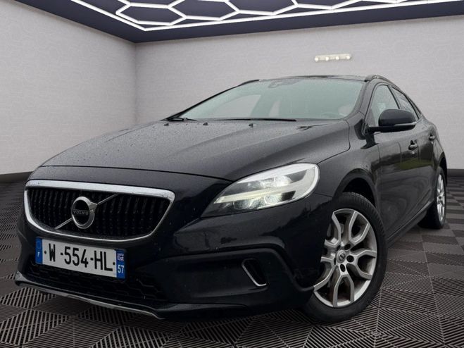 Volvo V40 CROSS COUNTRY 2.0 D2 120 SUMMUM - CUIR L Noir de 2018