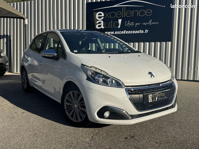 Cliquer pour voir la photo suivante Peugeot 208 1.2 PURETECH 82CH ALLURE 5P Blanc de 2017