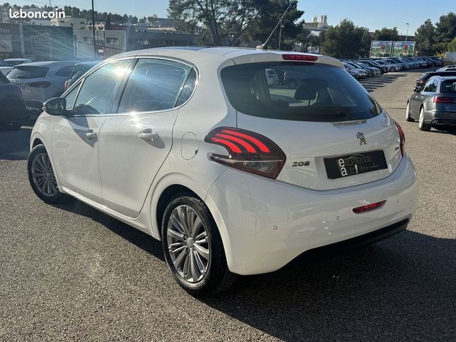 Peugeot 208 1.2 PURETECH 82CH ALLURE 5P Blanc de 2017