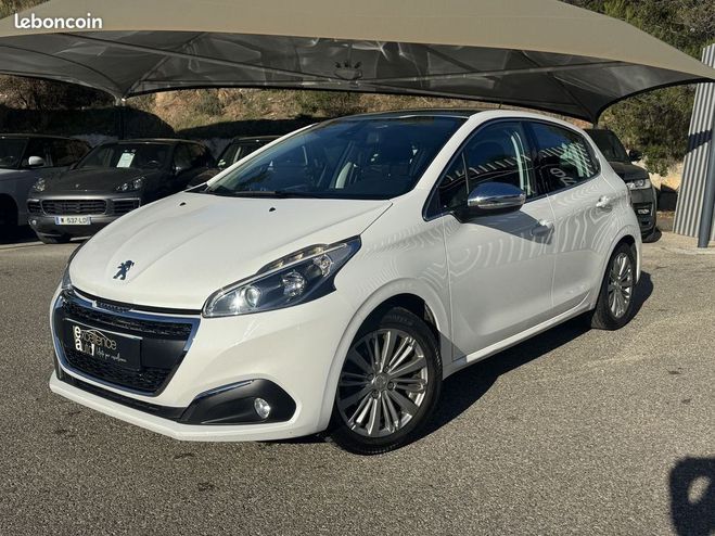 Peugeot 208 1.2 PURETECH 82CH ALLURE 5P Blanc de 2017