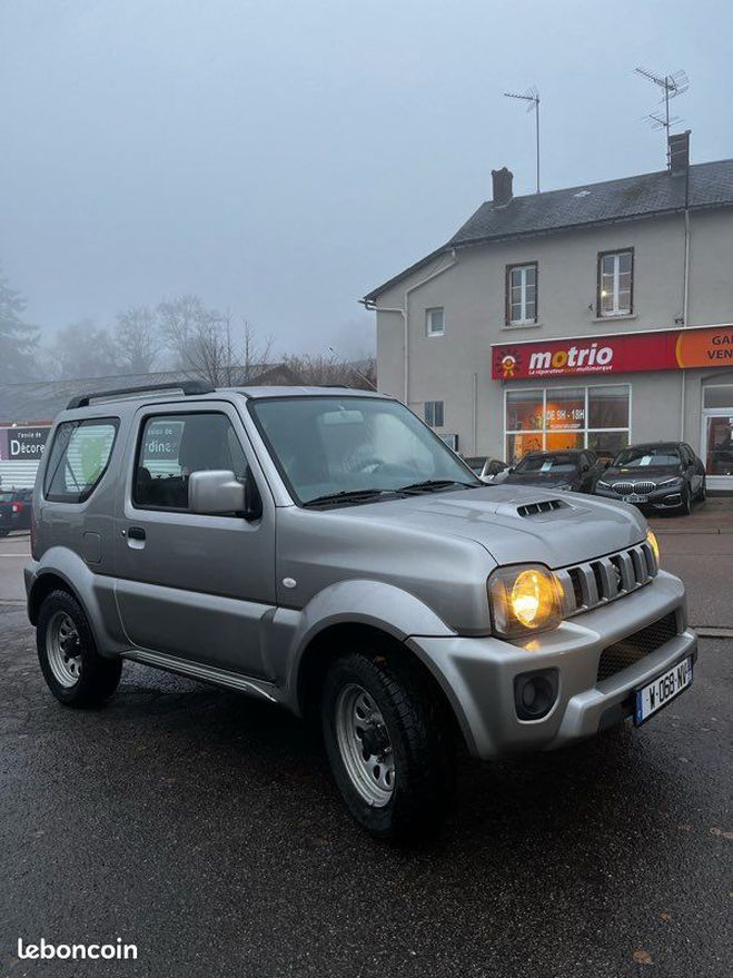 Cliquer pour voir la photo suivante Suzuki Jimny 4x4 1.3 VVT 85 cv JX Beige de 2015