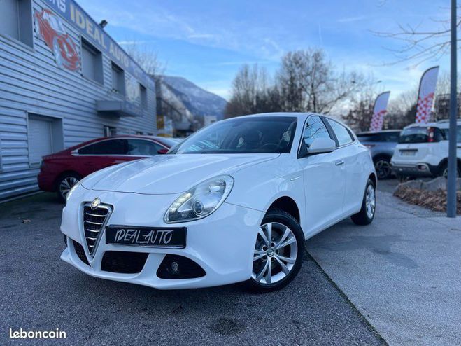 Alfa romeo Giulietta 2.0 JTDm 140ch Distinctive S&S Blanc de 2013