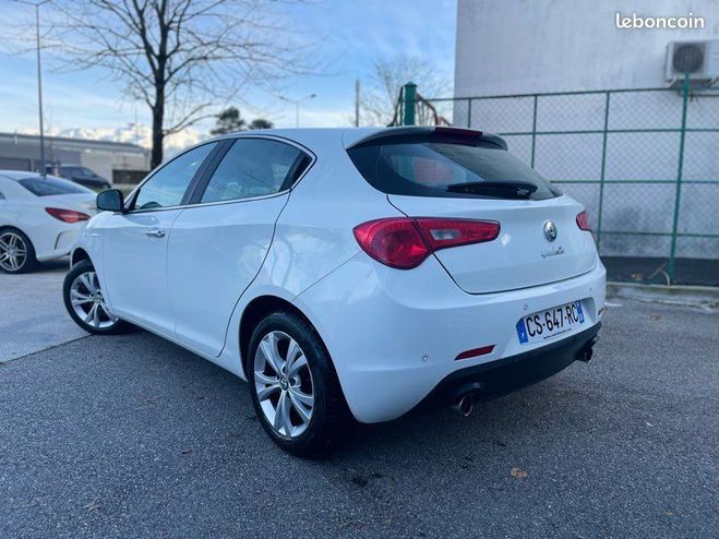 Alfa romeo Giulietta 2.0 JTDm 140ch Distinctive S&S Blanc de 2013