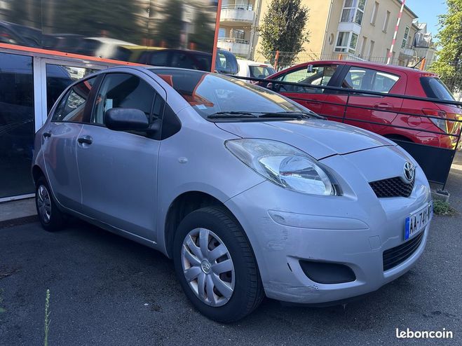Toyota Yaris 69 VVT-I UP 5P Gris de 2009