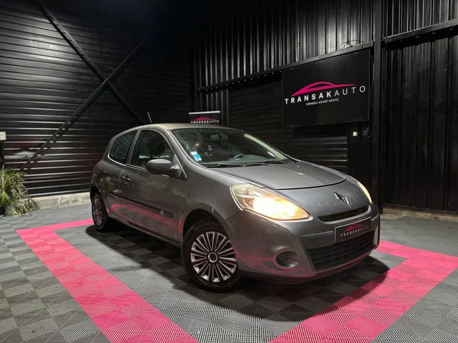 Cliquer pour voir la photo suivante Renault Clio iii 1.2 16v 75 eco2 alize distribution o GRIS de 2012