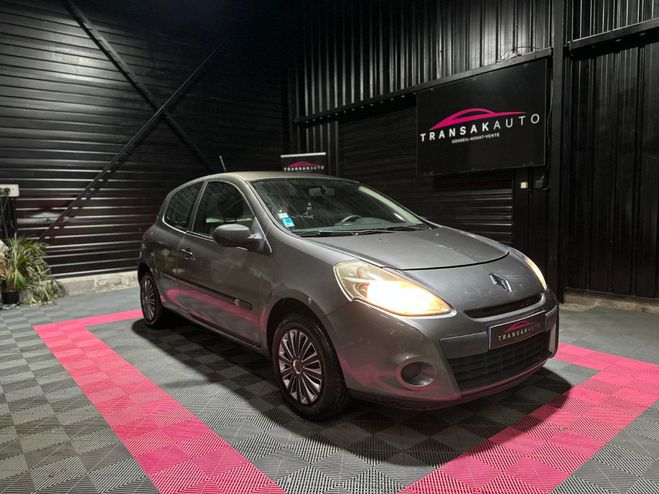 Renault Clio iii 1.2 16v 75 eco2 alize distribution o GRIS de 2012